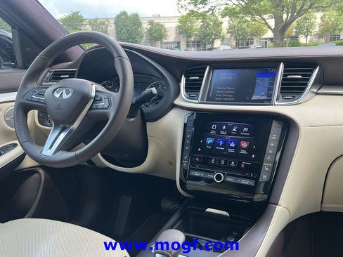 Used 2019 INFINITI QX50 Essential w/ Sensory Package AWD/4WD image 6
