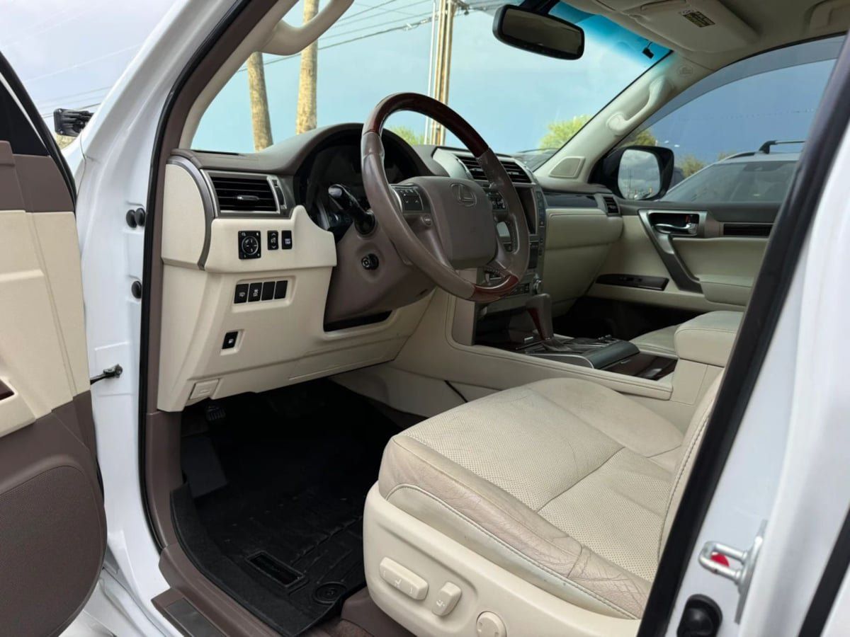 Used 2014 Lexus GX 460 w/ Premium Package AWD/4WD image 40