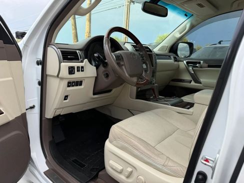 Used 2014 Lexus GX 460 w/ Premium Package AWD/4WD image 40