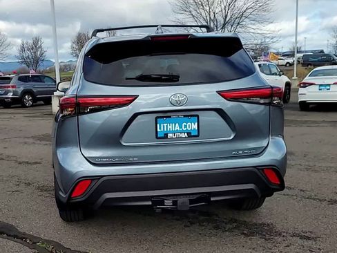 Used 2022 Toyota Highlander XLE image 7