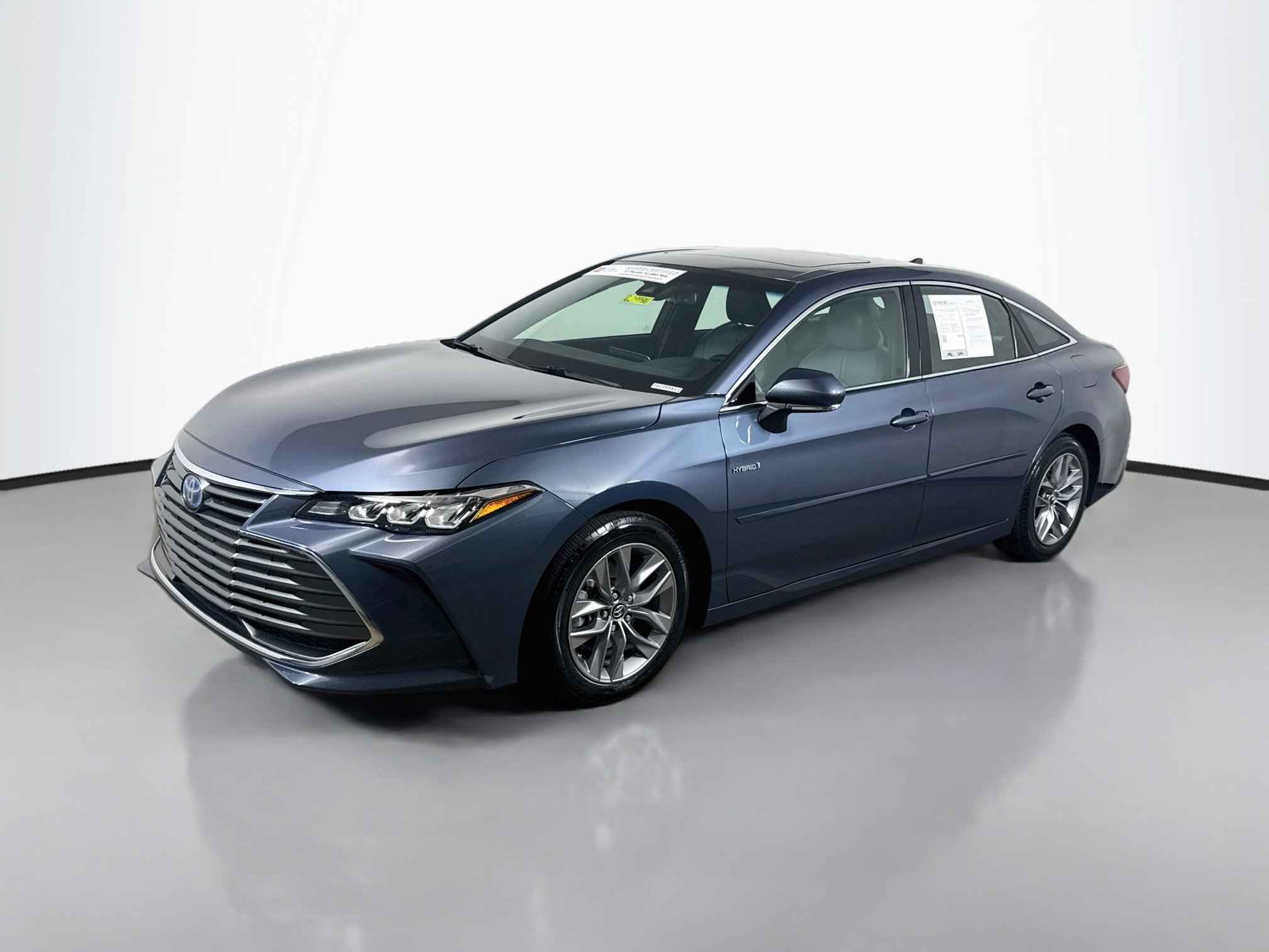 Certified 2019 Toyota Avalon XLE w/ Moonroof Package FWD image 3