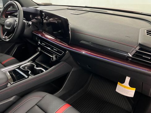 New 2026 Chevrolet Traverse RS w/ LPO, Floor Liner Package AWD/4WD image 23