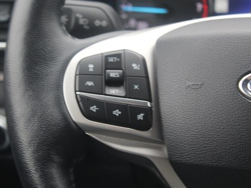 Used 2021 Ford Explorer Limited w/ Equipment Group 301A AWD/4WD image 8