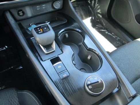 Used 2025 Nissan Rogue SV AWD/4WD image 17