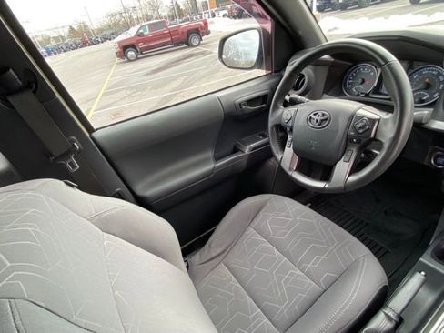 Used 2019 Toyota Tacoma TRD Off-Road image 24