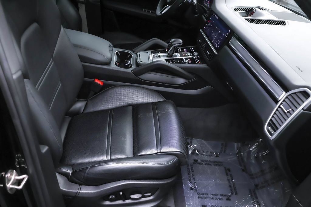 Used 2022 Porsche Cayenne Platinum Edition AWD/4WD image 34