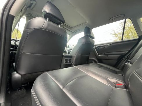 Used 2022 Toyota RAV4 XLE Premium AWD/4WD image 20