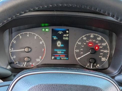 Used 2024 Toyota Corolla SE FWD image 11