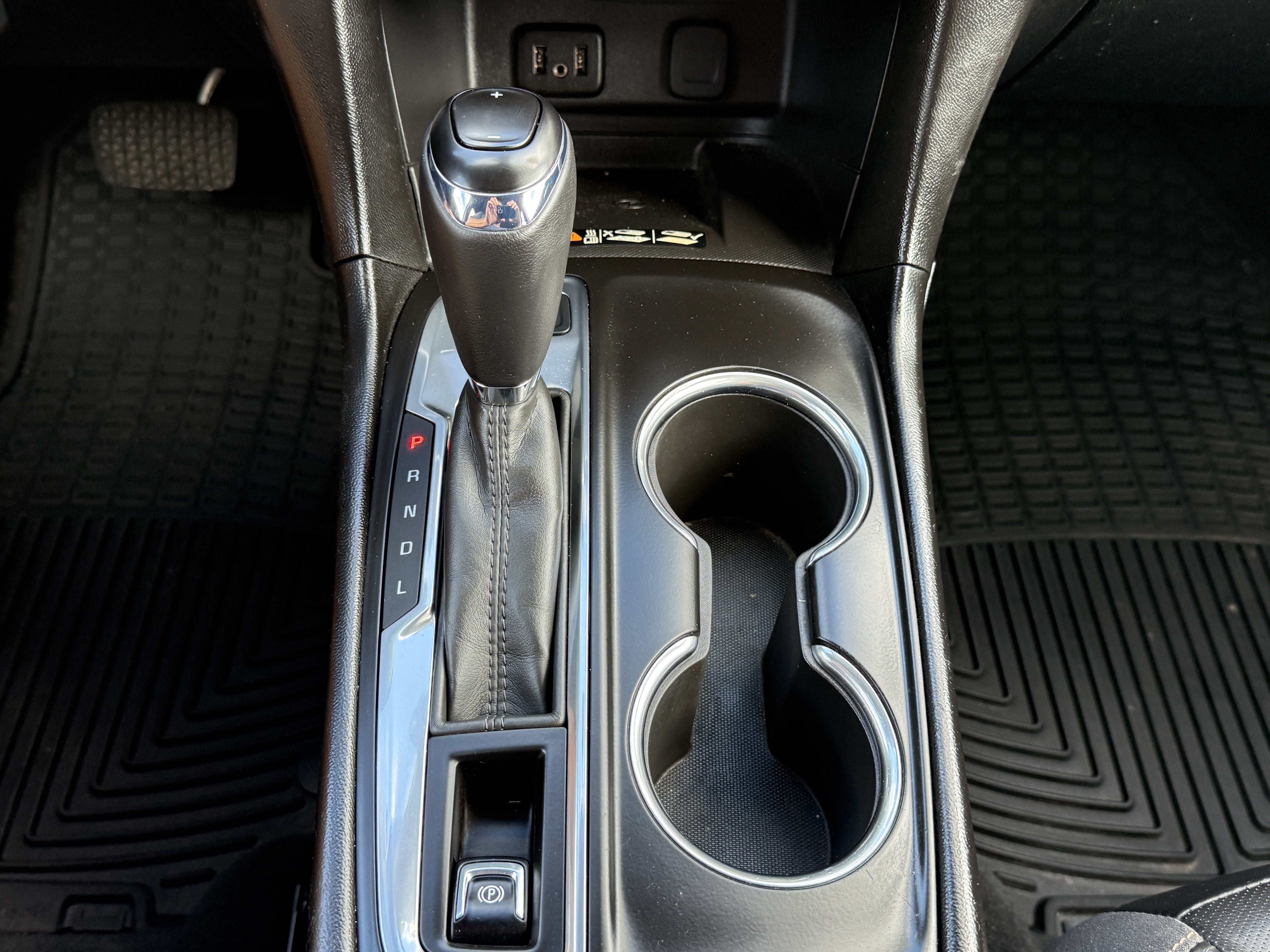 Used 2018 Chevrolet Equinox Premier FWD image 22