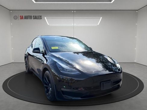 Used 2023 Tesla Model Y Long Range AWD/4WD image 7