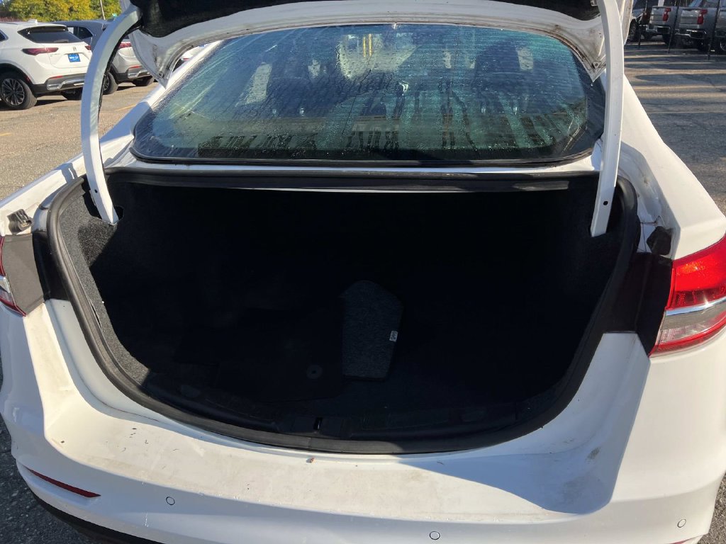 Used 2020 Ford Fusion SE w/ Equipment Group 151A FWD image 10