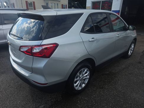 Used 2020 Chevrolet Equinox LS w/ LS Convenience Package FWD image 6