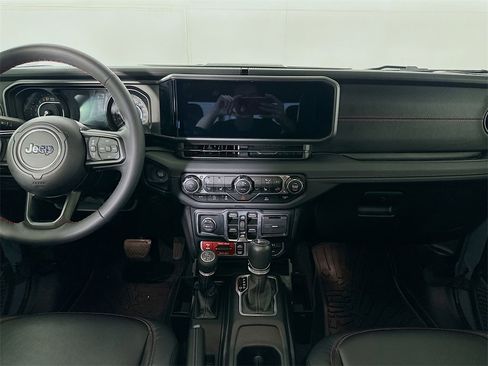 Used 2024 Jeep Gladiator Rubicon w/ Convenience Group image 18