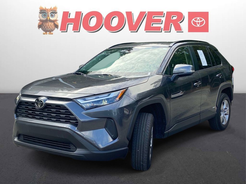 Used 2025 Toyota RAV4 XLE AWD/4WD image 3