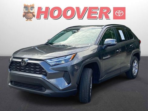Used 2025 Toyota RAV4 XLE AWD/4WD image 3