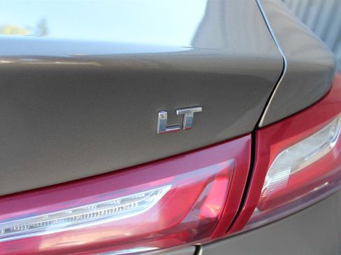 Used 2020 Chevrolet Malibu LT image 28