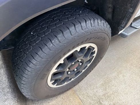 Certified 2025 Toyota Tacoma TRD Off-Road AWD/4WD image 2
