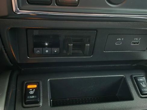 Used 2024 Nissan Titan SV w/ SV Convenience Package image 37