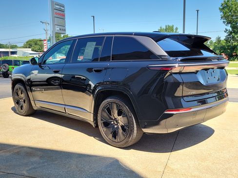 Used 2025 Jeep Wagoneer S Limited AWD/4WD image 3