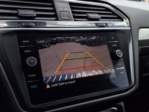 Certified 2023 Volkswagen Tiguan SE FWD image 11