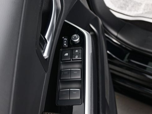 Used 2025 Toyota Sienna Platinum AWD/4WD image 10