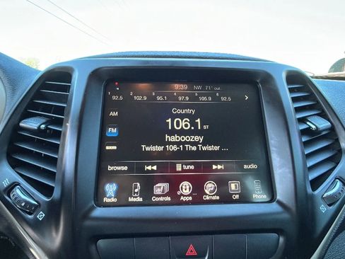 Used 2015 Jeep Cherokee Latitude w/ Cold Weather Group image 19