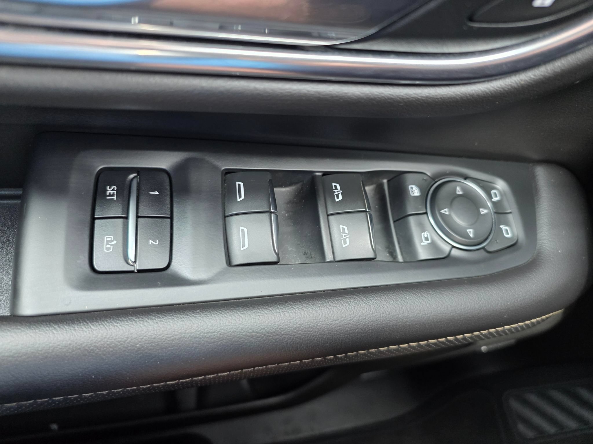 Used 2021 Chevrolet Tahoe Premier AWD/4WD image 25