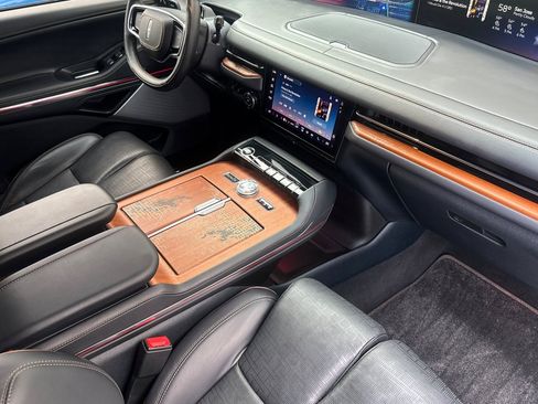 Certified 2025 Lincoln Navigator Black Label image 17