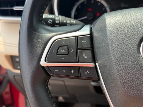 Used 2023 Toyota Highlander XLE FWD image 19