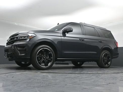 Used 2023 Ford Expedition Limited image 41