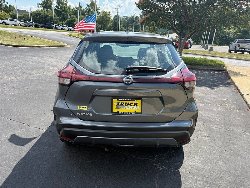 Used 2024 Nissan Kicks S FWD image 4