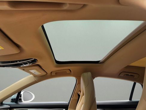 Used 2018 Porsche Panamera image 15