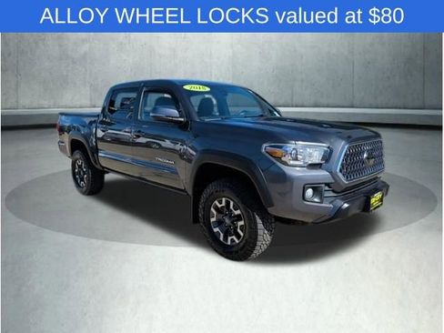 Used 2018 Toyota Tacoma TRD Off-Road w/ Technology Package AWD/4WD image 9