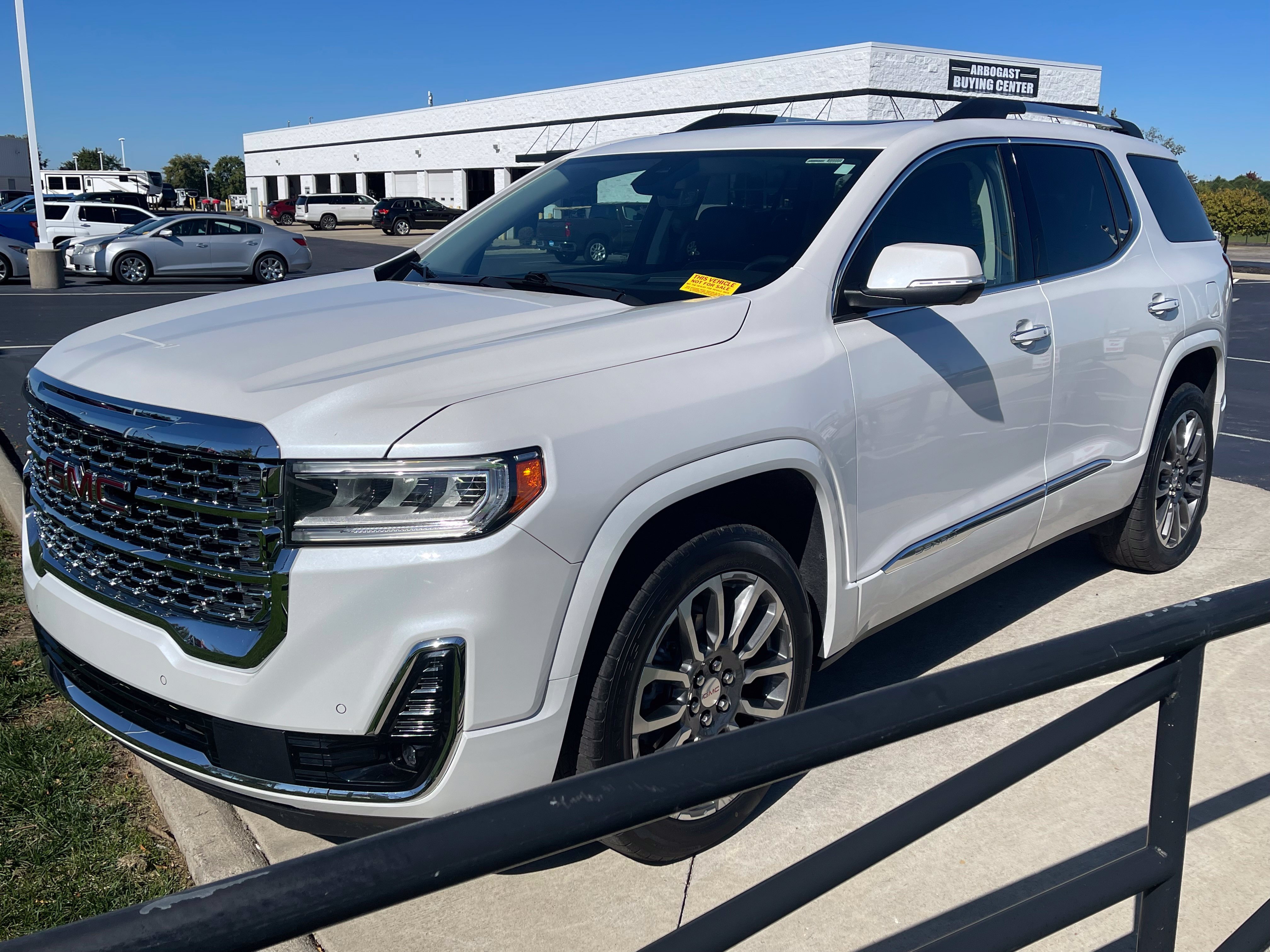 Used 2022 GMC Acadia Denali w/ Denali Ultimate Package FWD image 3