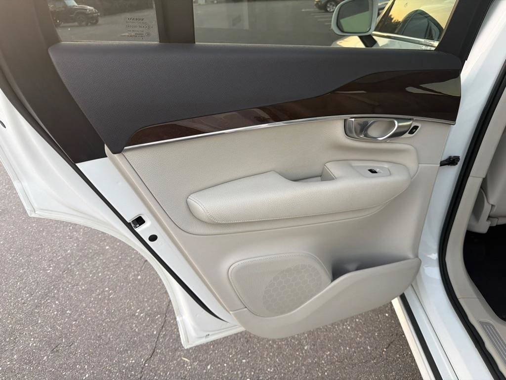 Used 2019 Volvo XC90 T6 Momentum w/ Protection Package Premier AWD/4WD image 17