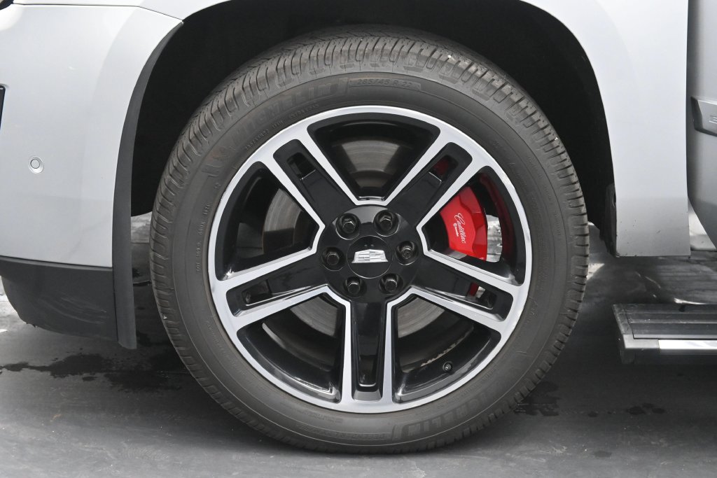 Used 2018 Cadillac Escalade Platinum AWD/4WD image 32