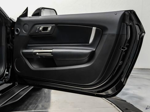 Used 2021 Ford Mustang Shelby GT500 w/ Carbon Fiber Track Pack RWD image 67