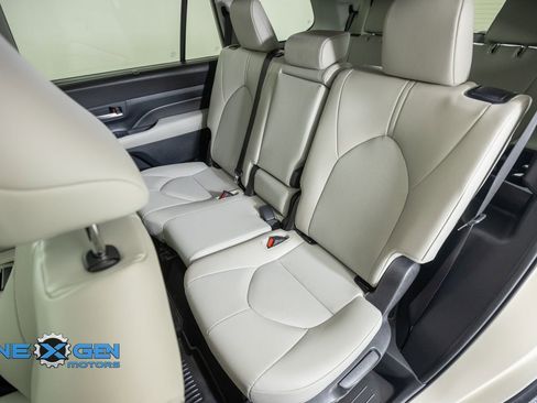 Used 2024 Toyota Grand Highlander AWD image 33
