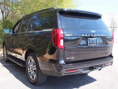 Certified 2025 Ford Expedition Active image 5