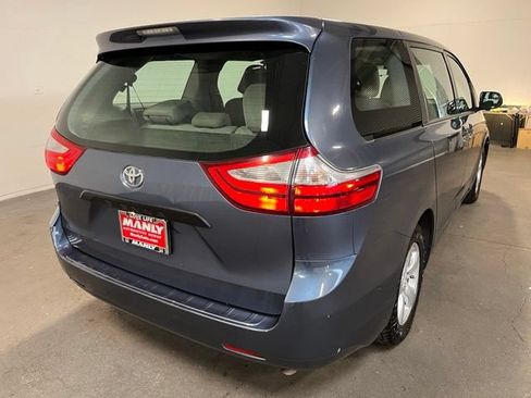 Used 2017 Toyota Sienna L FWD image 3