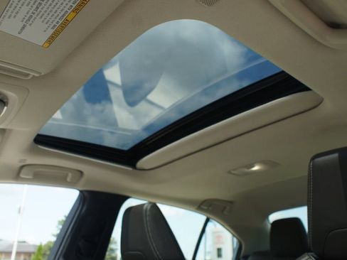 Used 2025 Toyota Corolla XLE FWD image 6