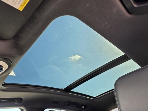 Used 2022 Porsche Macan image 13