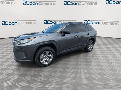 Used 2022 Toyota RAV4 LE AWD/4WD image 4