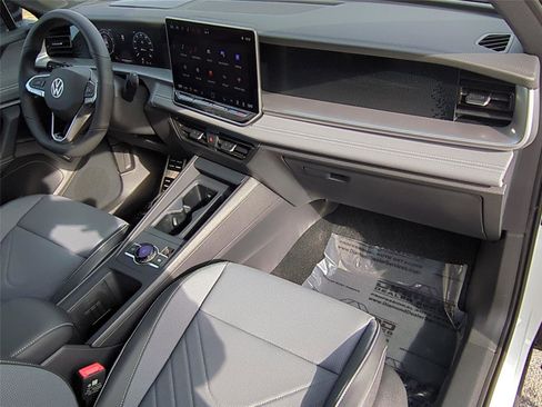 New 2026 Volkswagen Tiguan SE R-Line AWD/4WD image 19