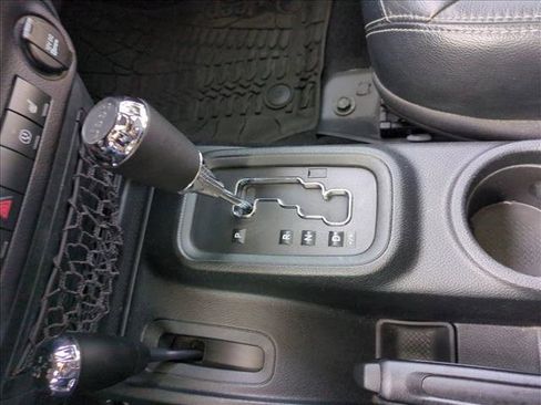 Used 2016 Jeep Wrangler Unlimited Rubicon image 10