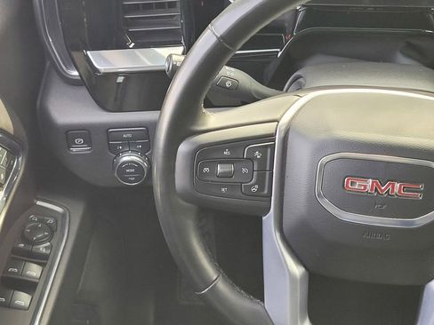 Used 2025 GMC Sierra 1500 SLT image 12