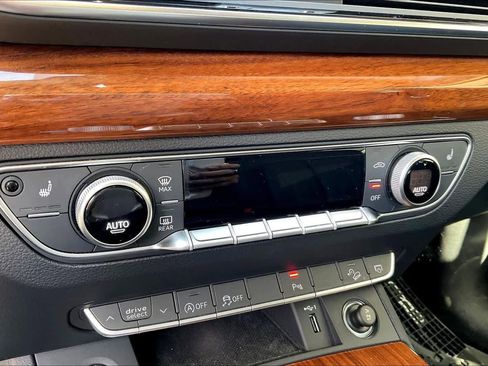 Used 2023 Audi Q5 Premium w/ Convenience Package image 30