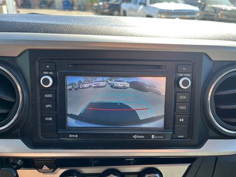 Used 2016 Toyota Tacoma SR5 w/ SR5 Appearance Package (SN) image 14