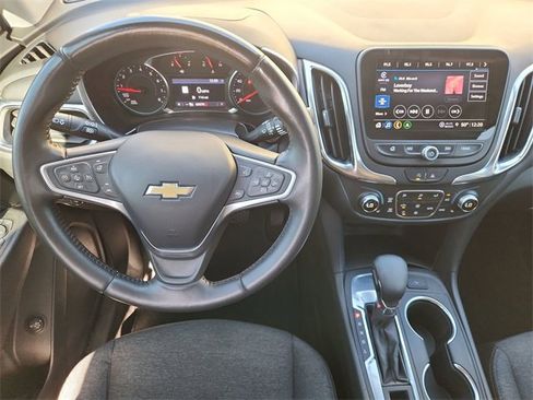 Used 2022 Chevrolet Equinox LT image 11