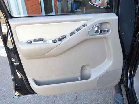 Used 2012 Nissan Frontier SL w/ Moonroof Pkg image 30